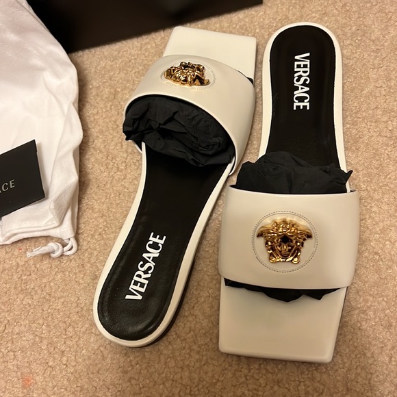 NIB Versace White La Medusa leather square toe slide flats - Picture 3 of 5